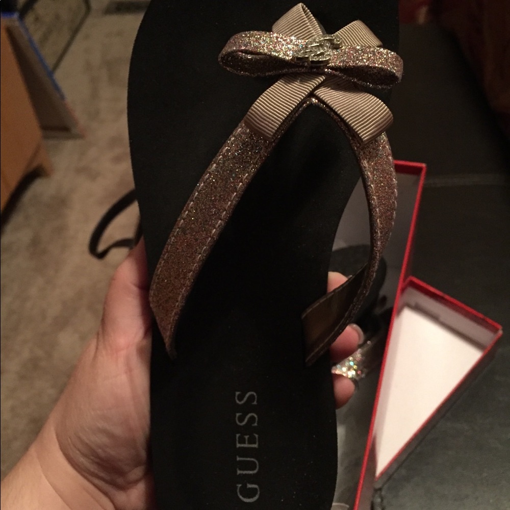 Guess flip flops